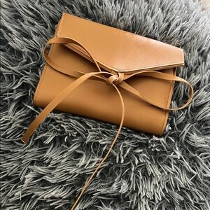 Classic Tan Tie-Closure Women's traveling Accessory/Jewelry organizer